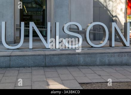 Großes Schild für die gewerkschaftszentrale für Greater London, 139 Euston Road, London, England, Großbritannien Stockfoto
