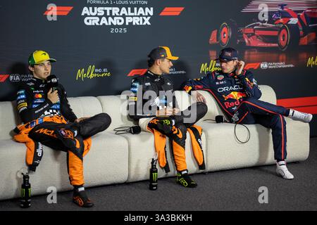 Melbourne, Australien. März 2025. OSCAR PIASTRI (aus) von McLaren Racing #81, LANDO NORRIS (GBR) von McLaren Racing #4 und MAX VERSTAPPEN (NED) von Oracle Red Bull Racing #1 während des FORMEL 1 LOUIS VUITTON AUSTRALIAN GRAND PRIX 2025 auf dem Albert Park Circuit, Melbourne, Australien am 15. März 2025 Credit: Antoine Lapeyre/Every Second Media Credit: Every Second Media/Alamy Live News Stockfoto