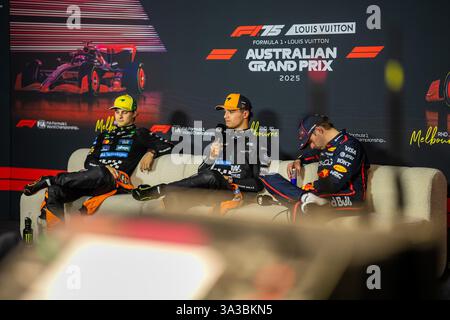 Melbourne, Australien. März 2025. OSCAR PIASTRI (aus) von McLaren Racing #81, LANDO NORRIS (GBR) von McLaren Racing #4 und MAX VERSTAPPEN (NED) von Oracle Red Bull Racing #1 während des FORMEL 1 LOUIS VUITTON AUSTRALIAN GRAND PRIX 2025 auf dem Albert Park Circuit, Melbourne, Australien am 15. März 2025 Credit: Antoine Lapeyre/Every Second Media Credit: Every Second Media/Alamy Live News Stockfoto