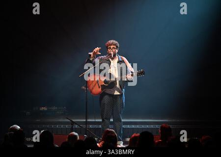 Paris, Frankreich. März 2025. Tibz tritt am 13. März 2025 im Cigale in Paris auf. Foto: Christophe Meng/ABACAPRESS. COM Credit: Abaca Press/Alamy Live News Stockfoto