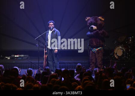 Paris, Frankreich. März 2025. Tibz tritt am 13. März 2025 im Cigale in Paris auf. Foto: Christophe Meng/ABACAPRESS. COM Credit: Abaca Press/Alamy Live News Stockfoto