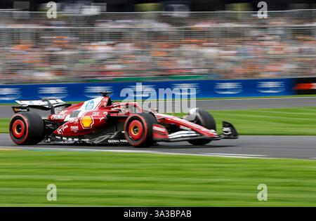 Melbourne, Australien. März 2025. Ferraris Fahrer Charles Leclerc aus Monaco fährt während der Qualifikation zum Formel-1-Grand Prix von Australien im Albert Park in Melbourne, Australien, 15. März 2025. Quelle: Ma Ping/Xinhua/Alamy Live News Stockfoto