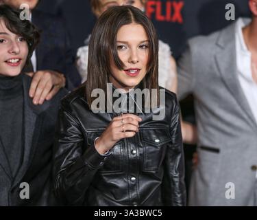 (DATEI) Netflix's teuerste Film „The Electric State“ kostete 320 Millionen US-Dollar und wurde heute am 14. März 2025 veröffentlicht. Millie Bobby Brown spielt Michelle. WESTWOOD, LOS ANGELES, CA, USA - 26. OKTOBER: Schauspielerin Millie Bobby Brown in einem Calvin Klein Kleid kommt zur Los Angeles Premiere von Netflix 'Stranger Things' Staffel 2, die am 26. Oktober 2017 im Westwood Village Theatre in Westwood, Los Angeles, Kalifornien, USA stattfindet. (Foto: Xavier Collin/Image Press Agency) Stockfoto