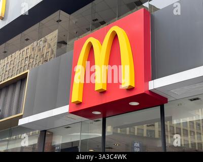 Nanning, China - 15. November 2023. McDonald's Restaurant. Stockfoto