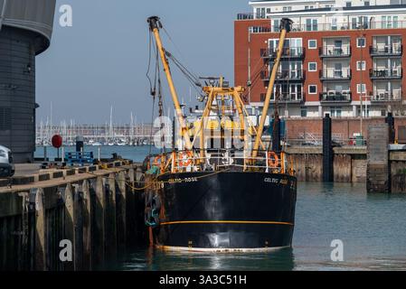 Das Fischerboot oder der Trawler Celtic Rose vertäut am Camber Dock in Portsmouth. März 2025. Stockfoto