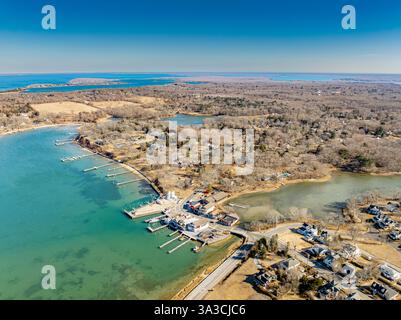 Aus der Vogelperspektive auf die Höhe und Umgebung der Schutzinsel Stockfoto