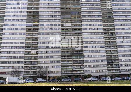 Duisburg-Hochheide, großes Wohngut Wohnpark Hochheide, 6 20-geschossige Hochhäuser mit über 1440 Wohnungen, aus den 1970er Jahren, zwei Hochhäuser Stockfoto