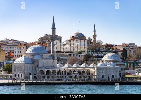 Die Shemsi Ahmet Pascha Moschee und die Rumi Mehmet Pascha Moschee am Bosporus in Üsküdar, Istanbul, Türkei | Shemsi Ahmet Pascha Moschee und Rum Mehme Stockfoto