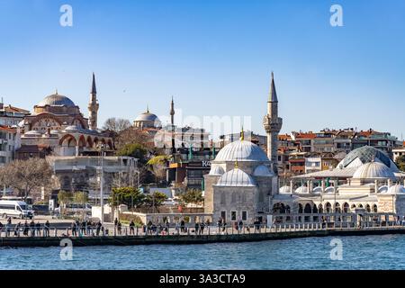 Die Shemsi Ahmet Pascha Moschee und die Rumi Mehmet Pascha Moschee am Bosporus in Üsküdar, Istanbul, Türkei | Shemsi Ahmet Pascha Moschee und Rum Mehme Stockfoto