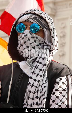 London, Großbritannien. März 2025. Anhänger der palästinensischen Staatlichkeit und Menschen, die für ein freies Palästina plädieren, gingen auf die Straßen Londons, um gegen den israelischen Völkermord im Gaza-Streifen und die unterdrückende Polizeiarbeit im Gazastreifen zu protestieren. Die Rallye ging vom Green Park entlang Piccadilly, dann am Trafalgar Square vorbei nach Whitehall. Quelle: Anna Watson/Alamy Live News Stockfoto