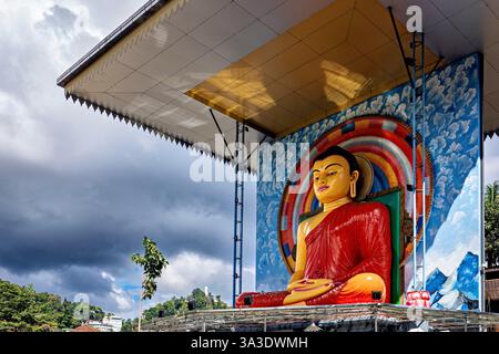Buddha-Statue in der Stadt Kandy in Sri Lanka Stockfoto
