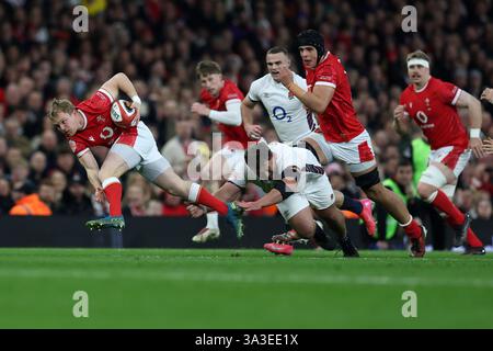 Cardiff, Großbritannien. März 2025. Blair Murray aus Wales macht eine Pause. Guinness Six Nations Championship 2025 Match, Wales gegen England im Principality Stadium in Cardiff am Samstag, den 15. März 2025. bild von Andrew Orchard/Andrew Orchard Sportfotografie/Alamy Live News Credit: Andrew Orchard Sportfotografie/Alamy Live News Stockfoto