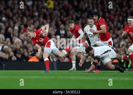 Cardiff, Großbritannien. März 2025. Blair Murray aus Wales macht eine Pause. Guinness Six Nations Championship 2025 Match, Wales gegen England im Principality Stadium in Cardiff am Samstag, den 15. März 2025. bild von Andrew Orchard/Andrew Orchard Sportfotografie/Alamy Live News Credit: Andrew Orchard Sportfotografie/Alamy Live News Stockfoto
