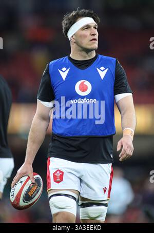 Cardiff, Großbritannien. März 2025. Teddy Williams aus Wales warmt sich auf, vor 2025 Guinness 6 Nations Match Wales gegen England im Principality Stadium, Cardiff, Vereinigtes Königreich, 15. März 2025 (Foto: Andrew Lewis/News Images) in Cardiff, Vereinigtes Königreich am 15. März 2025. (Foto: Andrew Lewis/News Images/SIPA USA) Credit: SIPA USA/Alamy Live News Stockfoto