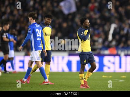 Genk, Belgien. März 2025. Die Spieler der Union reagieren auf ein Fußballspiel zwischen KRC Genk und Union Saint-Gilloise am Samstag, den 15. März 2025 in Genk, am 30. Tag der Saison 2024-2025 der ersten Liga der „Jupiler Pro League“ der belgischen Meisterschaft. BELGA FOTO JOHN THYS Credit: Belga News Agency/Alamy Live News Stockfoto