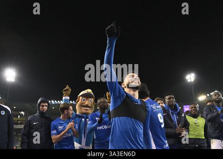 Genk, Belgien. März 2025. Genks Zakaria El Ouahdi feiert nach dem Sieg eines Fußballspiels zwischen KRC Genk und Union Saint-Gilloise am Samstag, den 15. März 2025 in Genk, am 30. Tag der Saison 2024-2025 der ersten Liga der „Jupiler Pro League“ der belgischen Meisterschaft. BELGA FOTO JOHAN EYCKENS Credit: Belga News Agency/Alamy Live News Stockfoto