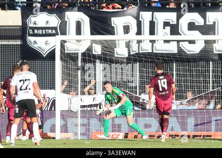 Buenos Aires, Argentinien. März 2025. Buenos Aires, 15.03.2025: Of River Plate während des Spiels um die 10. Runde der Argentinischen Liga im Guillermo Laza Stadion ( Credit: Néstor J. Beremblum/Alamy Live News) Stockfoto