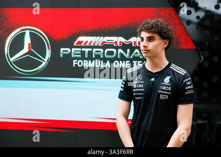 Melbourne, Australien, am 16. März 2025. INEOS LOGO auf Mercedes Teamwear während des FORMEL 1 LOUIS VUITTON AUSTRALIAN GRAND PRIX 2025 RENNTAGES auf dem Albert Park Circuit, Melbourne, Australien am 16. März 2025 Credit: Antoine Lapeyre/Every Second Media Credit: Every Second Media/Alamy Live News Stockfoto