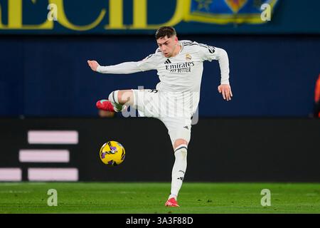 Villarreal, Spanien. März 2025. VILLARREAL, SPANIEN - 15. MÄRZ: Federico Valverde, zentraler Mittelfeldspieler von Real Madrid, in Aktion während des LaLiga EA Sports Matches zwischen Villarreal FC und Real Madrid am 15. März 2025 im Estadio de la Ceramica in Villarreal, Spanien. (Foto von Francisco Macia/Photo Players Images/Magara Press) Credit: Magara Press SL/Alamy Live News Stockfoto