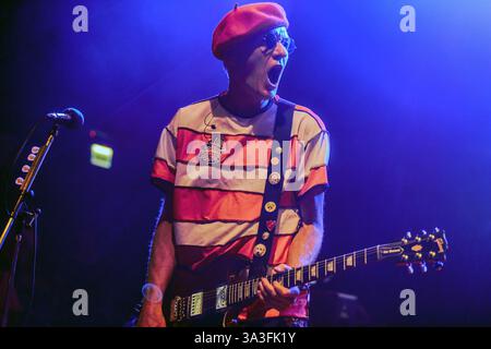 Buenos Aires (15. März 2025). Die Punkrock-Legende The Damned (Captain sensible, Gitarre) spielt live in El Teatro Flores, Argentinien. Quelle: Mariano Garcia/Alamy Live News Stockfoto