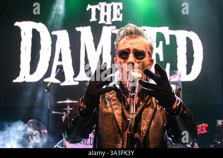 Buenos Aires (15. März 2025). Die Punkrock-Legende The Damned (Dave Vanian, Stimme) spielt live in El Teatro Flores, Argentinien. Quelle: Mariano Garcia/Alamy Live News Stockfoto