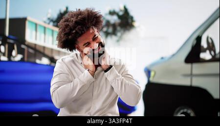 Der Verletzte Afroamerikanische Fahrer Behauptet Nach Einem Autounfall Schwader Stockfoto