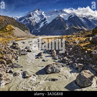 Mueller Lake im Hooker Valley unter dem Mount Sefton, dem Teil der Südalpen im Mount Cook National Park, South Island, Neuseeland Stockfoto
