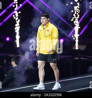 Chongqing, China. März 2025. Liang Jingkun tritt vor dem Halbfinale der Männer zwischen Lin Shidong aus China und Liang Jingkun aus China bei den WTT Champions Chongqing 2025 in Chongqing, Südwest-China, am 16. März 2025 auf. Quelle: Tang Yi/Xinhua/Alamy Live News Stockfoto