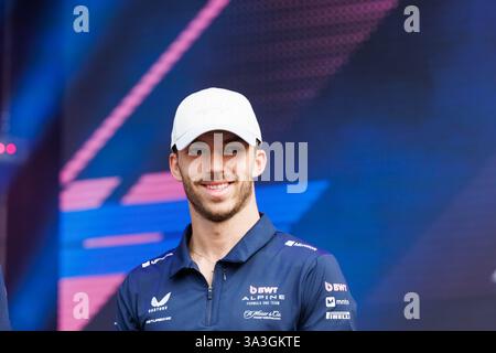 Melbourne, Australien. März 2025. Pierre Gasly aus Frankreich und das BWT Alpine Formula One Team auf dem Fanforum vor dem Formel-1-Grand-Prix von Australien auf dem Albert Park Grand Prix Circuit. (Foto: George Hitchens/SOPA Images/SIPA USA) Credit: SIPA USA/Alamy Live News Stockfoto