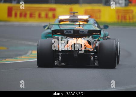 Melbourne, Australien. März 2025. Melbourne, Australien, am 16. März 2025. LANDO NORRIS (GBR) von McLaren Racing #4 folgt dem Safety Car während des FORMEL 1 LOUIS VUITTON AUSTRALIAN GRAND PRIX 2025 RENNTAGES auf dem Albert Park Circuit, Melbourne, Australien am 16. März 2025 Credit: Antoine Lapeyre/Every Second Media Credit: Every Second Media/Alamy Live News Stockfoto