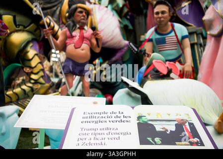 Valencia, Spanien - 16. März 2025. Das Las Fallas Festival ist eines der wichtigsten traditionellen Feiern in Spanien. Gigantische Skulpturen aus Pappmaché werden gebaut und zeigen der Öffentlichkeit, bevor sie am letzten Tag verbrannt werden. Die Falla of Convento Jerusalén-kommission gewann den ersten Preis von Ninot Indultat, der die Skulptur vor dem Quemá rettete. Quelle: Roberto Arosio/Alamy Live News Stockfoto