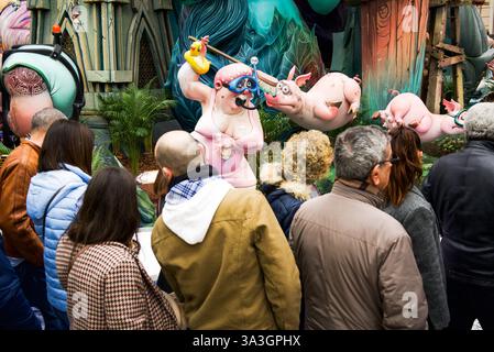 Valencia, Spanien - 16. März 2025. Das Las Fallas Festival ist eines der wichtigsten traditionellen Feiern in Spanien. Gigantische Skulpturen aus Pappmaché werden gebaut und zeigen der Öffentlichkeit, bevor sie am letzten Tag verbrannt werden. Die Falla of Convento Jerusalén-kommission gewann den ersten Preis von Ninot Indultat, der die Skulptur vor dem Quemá rettete. Quelle: Roberto Arosio/Alamy Live News Stockfoto