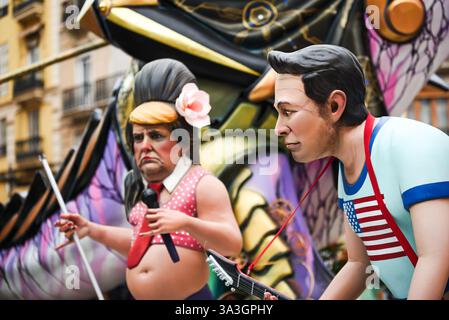 Valencia, Spanien - 16. März 2025. Das Las Fallas Festival ist eines der wichtigsten traditionellen Feiern in Spanien. Gigantische Skulpturen aus Pappmaché werden gebaut und zeigen der Öffentlichkeit, bevor sie am letzten Tag verbrannt werden. Die Falla of Convento Jerusalén-kommission gewann den ersten Preis von Ninot Indultat, der die Skulptur vor dem Quemá rettete. Quelle: Roberto Arosio/Alamy Live News Stockfoto