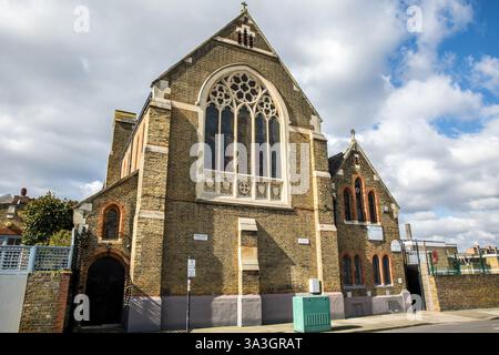 Außenansicht der griechisch-orthodoxen Kirche St. Nikolaus, von der Wytecliffe Road aus gesehen Stockfoto