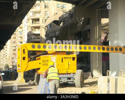 Kairo, Ägypten, 13. Februar 2025: Die Cairo Monorail ist ein zweigleisiges Monorail-Nahverkehrssystem, das derzeit in Betrieb ist Stockfoto