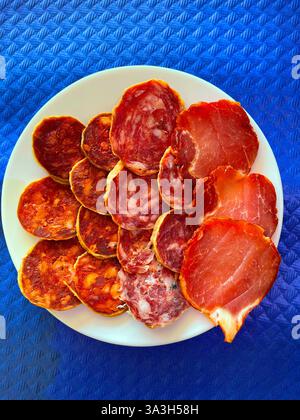 Iberische Würstchen: Chorizo, Salchichon und Lende. Spanien. Stockfoto