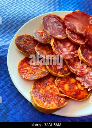 Iberische Würstchen: Chorizo, Salchichon und Lende. Spanien. Stockfoto