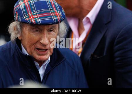 Melbourne, Victoria, Australien. 16. März 2025; Melbourne Grand Prix Circuit, Melbourne, Victoria, Australien; Formel 1 Grand Prix von Australien; Renntag; Formel 1 Legende Jackie Stewart sieht die Präsentationen. Credit: Action Plus Sports Images/Alamy Live News Stockfoto