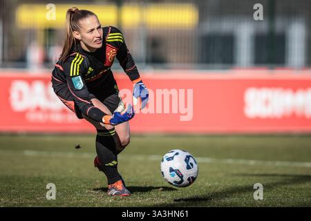 Utrecht, Niederlande. März 2025. UTRECHT, 16.03.2025, Zoudenbalch, Azerion Eredivisie vrouwen, Utrecht - Ajax (Frauen), Saison 2024/2025, während des Spiels Utrecht - Ajax (Frauen), Ajax Torhüterin Regina van Eijk Credit: Pro Shots/Alamy Live News Stockfoto