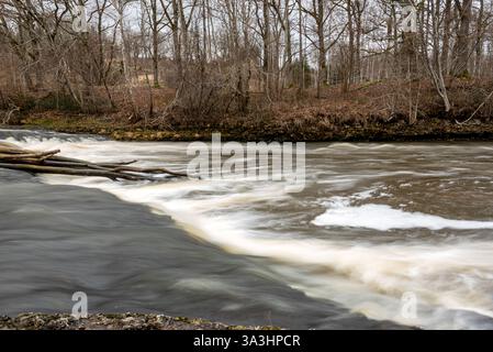 ABAVA Rumba ist ein mehrstufiger Wasserfall am ABAVA River, der über ...