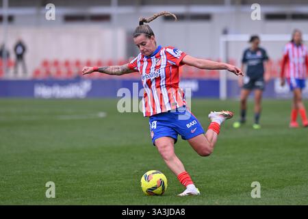 Madrid, Spanien. 16. März 2025, AlcalÃ¡ de Henares, Madrid, Spanien: 14 ROSA OTERMÃ N während des LIGAF Frauenfußballspiels zwischen Atletico Madrid FEM gegen R.C.D. Espanyol de Barcelona SAD im Centro Deportivo AlcalÃ¡ de Henares am 16. März 2025 in Madrid Spanien. (Kreditbild: © Oscar Manuel Sanchez/ZUMA Press Wire) NUR REDAKTIONELLE VERWENDUNG! Nicht für kommerzielle ZWECKE! Quelle: ZUMA Press, Inc./Alamy Live News Stockfoto
