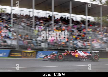 Melbourne, Australien, 16. März 2025. Charles Leclerc (MON) fuhr für die Scuderia Ferrari HP während des Formel-1-Rennens 2025 beim Louis Vuitton Australian Grand Prix, der am 16. März 2025 auf dem Albert Park Grand Prix Circuit in Melbourne, Australien stattfand. Quelle: Santanu Banik/Speed Media/Alamy Live News Stockfoto