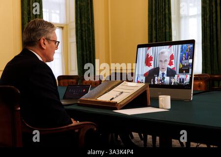 London, Großbritannien. März 2025. Der britische Premierminister Keir Starmer veranstaltet am 15. März 2025 ein virtuelles Treffen mit internationalen Führungspersönlichkeiten, um die Unterstützung der Ukraine in der Downing Street 10 im Zentrum Londons zu diskutieren. Foto von der Pressestelle des britischen Premierministers/UPI Credit: UPI/Alamy Live News Stockfoto