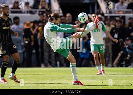 Austin FC Mittelfeldspieler Ilie Sánchez (6) bei einem MLS-Spiel gegen den LAFC am Samstag, den 15. März 2025, im BMO Stadium in Los Angeles, CA. Austin FC besiegte LAFC mit 1:0. (Jon Endow/Bild des Sports) Stockfoto