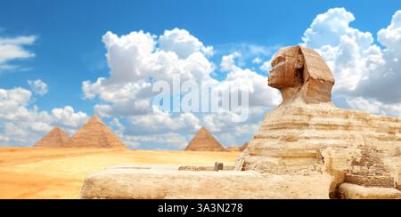 Berühmte große Sphinx und Pyramide von Chephren, Cheops, Menkaure, Kairo, Ägypten. Große Pyramiden und Statue der Sphinx, Nekropolis von Gizeh. Urlaubsthema, Stockfoto