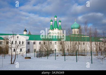 An den Mauern des alten Alexander-Svirski-Klosters. Region Leningrad, Russland Stockfoto