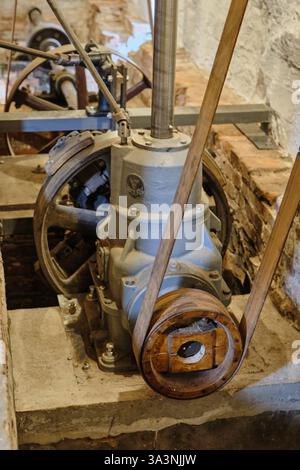 16. März 2025 - Neubruchhausen-Deutschland: Überblick über Fräsanlagen: Restaurierter Antrieb in einer historischen Wassermühle. Stockfoto