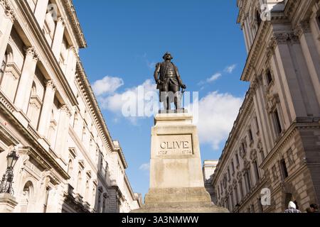 Statue von Robert Clive (Clive of India) in der King Charles Street, Whitehall, London, England, Großbritannien Stockfoto