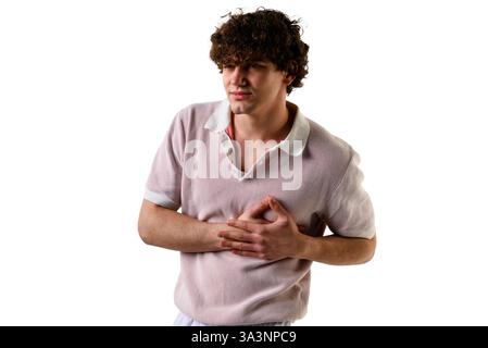 Der Mann fühlt starke Brustschmerzen durch Interkostalneuralgie. Kämpfen mit Herzrhythmusstörungen durch Herzrhythmusstörungen Stockfoto