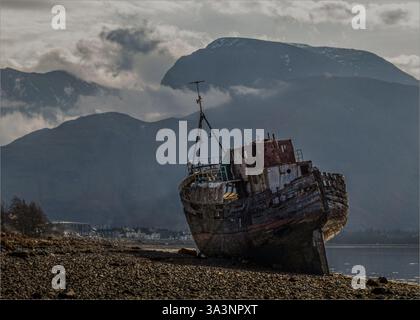 Verlassener Trawler in Corpach Stockfoto